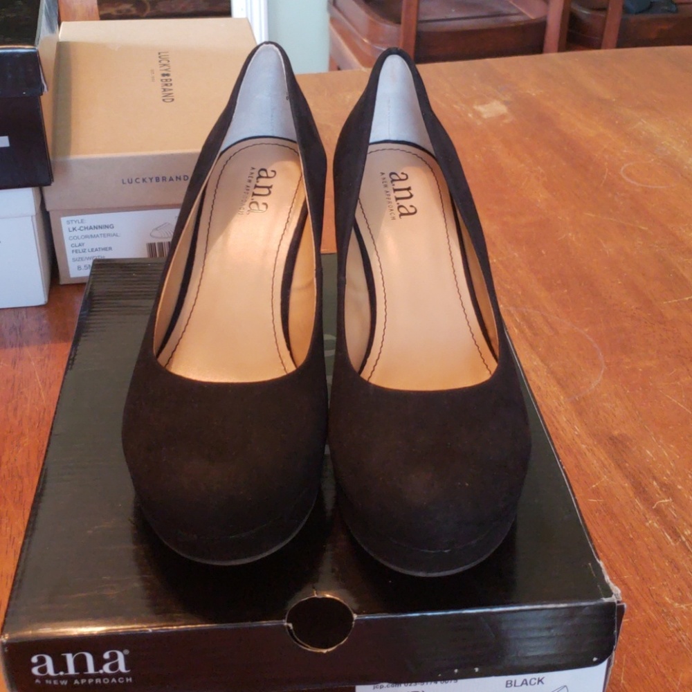 Shoes - Picture 2 of 3
